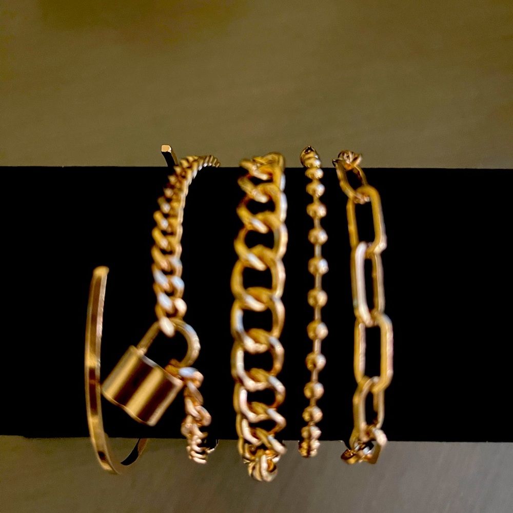 Gold bracelet set